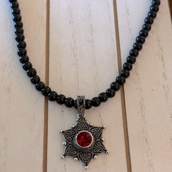 Red Hot Six-pointed Star Red Faux Gemstone Pendant, Faux Black Pearl Necklace - Picture 3 of 9
